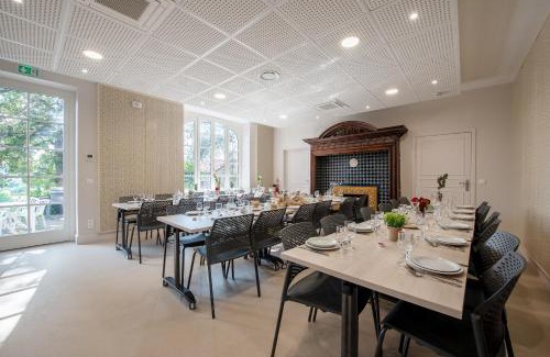 Carmaux Maison | -Maison Calmels-PMR-7 Chambres et 7 SDB - proche Albi
