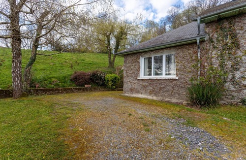 Lagarde Maison | Maison Camille - Gîte cosy à 10 min de Lourdes, terrasse, cheminée, parking privé