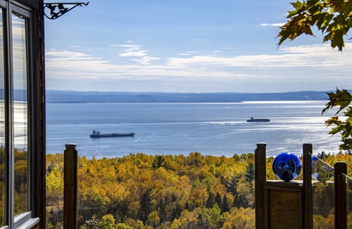 Pointe-au-Pic Maison | Maison Canadienne, propriété 53 acres, vue sur le fleuve, 2km sentiers pédestres