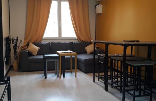 Meyrueis Maison | Maison carrée - domaine du vieux tilleul