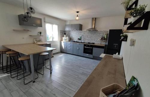 La Chapelle-Montmartin Appartement | Maison chaleureuse, 35 minutes du zoo
