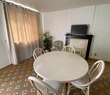Audignies Maison | Maison chaleureuse à Audignies avec stationnement privé