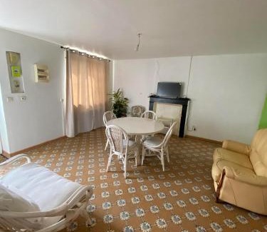 Audignies Maison | Maison chaleureuse à Audignies avec stationnement privé