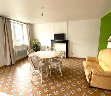 Audignies Maison | Maison chaleureuse à Audignies avec stationnement privé