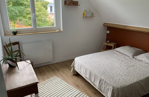 Sautron Maison | Maison Chaleureuse Dans un Écrin de Verdure