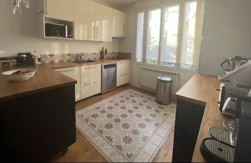 Sucy-en-Brie Maison | Maison chaleureuse avec jacuzzi à proximité de la forêt