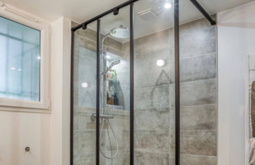 Sucy-en-Brie Maison | Maison chaleureuse avec jacuzzi à proximité de la forêt