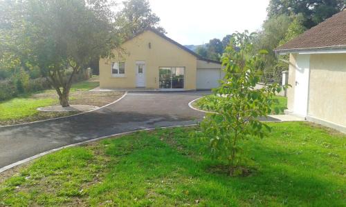 Thil-sur-Arroux Maison | Maison charmante avec vue sur lac à Thil-sur-Arroux