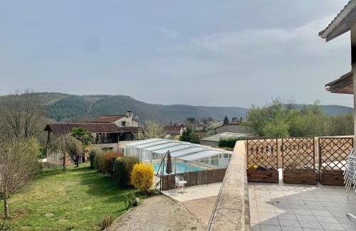Saint-Gery Maison | Maison charmante avec vue sur la montagne à Saint-Géry + Piscine