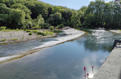 Laroque Maison | Maison Confortable, dans petit village médiéval, proche de la rivière