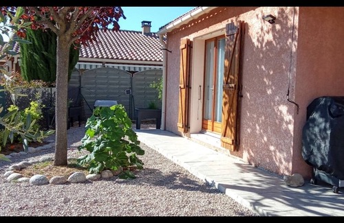 Laroque Maison | Maison Confortable, dans petit village médiéval, proche de la rivière