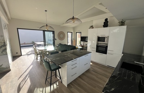 Dol-de-Bretagne Maison | Maison contemporaine avec piscine pour un séjour paradisiaque en famille