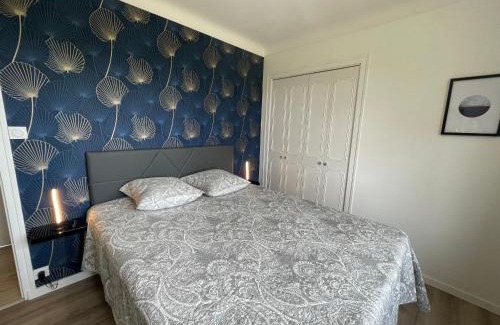Nieul-le-Dolent Maison | Maison contemporaine rénovée avec étang privé et terrasse, proche plage - 3 chambres, wifi inclus - FR-1-426-517