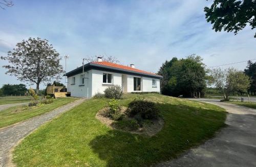 Nieul-le-Dolent Maison | Maison contemporaine rénovée avec étang privé et terrasse, proche plage - 3 chambres, wifi inclus - FR-1-426-517