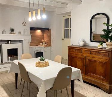 La Trimouille Maison | Maison cosy avec cour privée - Calme et nature, La Trimouille