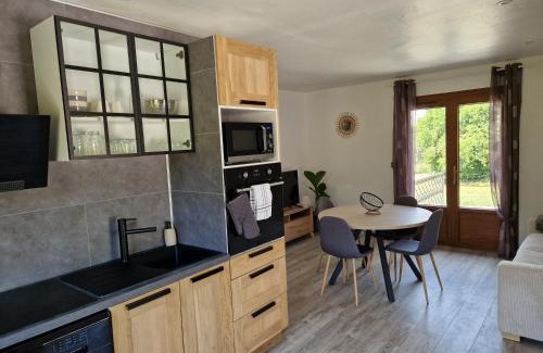 Liginiac Appartement | Maison cosy et nature avec vue sur le lac de Neuvic
