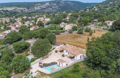 Saint-Martin-d'Ardeche Maison | maison de Romy,4 personnes avec piscine commune a deux logements