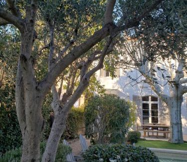Chateau Gombert Lit Et Petit-Déjeuner | Maison d'hôtes La Bastide de Patou