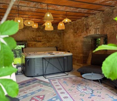 Meyssac Lit Et Petit-Déjeuner | Maison Dada et SPA