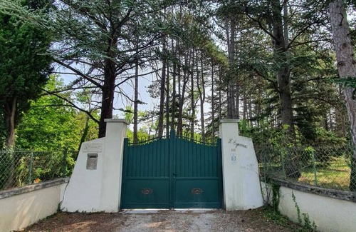 Crest Maison | Maison dans un écrin de verdure.Piscine, tennis; Idéal pour se ressourcer!