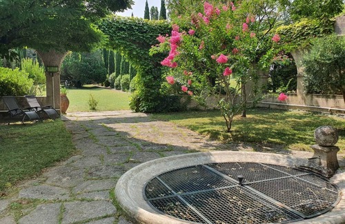 Crest Maison | Maison dans un écrin de verdure.Piscine, tennis; Idéal pour se ressourcer!