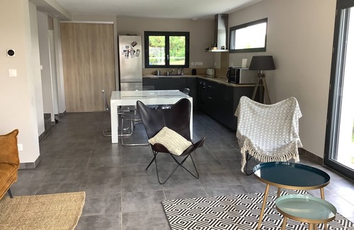 Chauzon Villa | Maison de 6 Personnes Avec Piscine à 10 mn à Pied d’un Site Classé