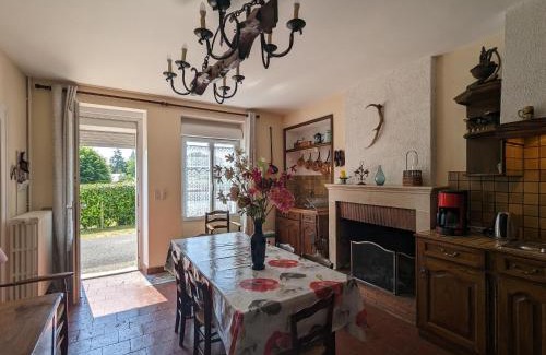 Preaux Maison | Maison de Bourg avec Grand Jardin, Salle de Jeux et Confort Moderne – Près des Châteaux de la Loire - FR-1-591-161