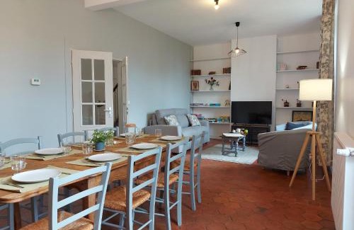 Crucey-Villages Maison | Maison de Charme à la Campagne avec Jardin, Billard, Baby-foot et Terrasse en Teck - FR-1-581-135