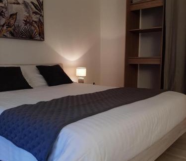 Bousignies-sur-Roc Maison | Maison de campagne en pierre bleue-WIFI et parking