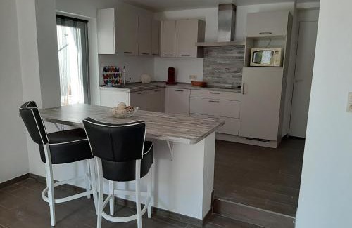 Bousignies-sur-Roc Maison | Maison de campagne en pierre bleue-WIFI et parking
