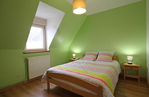 Mauves-sur-Huisne Maison | Maison de campagne rénovée avec jardin clos, terrasse, jeux, 5 chambres, et animaux acceptés - FR-1-497-109