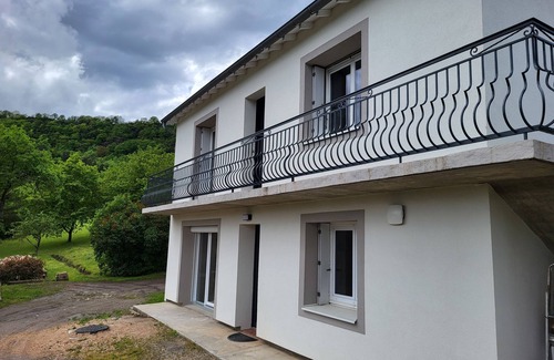 Polignac Maison | Maison de Campagne, calme et vue sur la campagne environnante garantie.