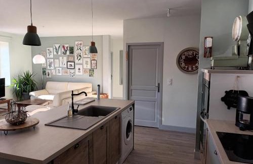 Gy Maison | Maison de caractère à Gy avec parking et Wifi - FR-1-583-448