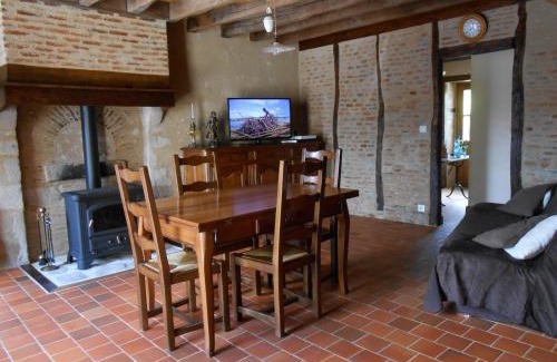 Lignac Maison | Maison de Caractère Rénovée avec Jardin, Terrasse, et Proche du Château Guillaume - FR-1-591-131