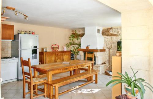 Saint-Victor-la-Coste Maison | Maison de charme à Saint-Victor-la-Coste avec piscine partagée