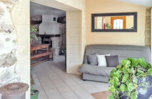 Saint-Victor-la-Coste Maison | Maison de charme à Saint-Victor-la-Coste avec piscine partagée