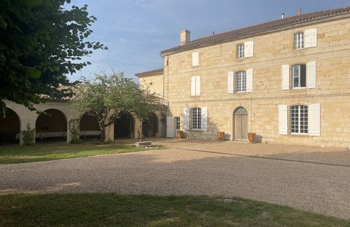 Vayres Maison | Maison de Charme dans le bordelais bord de rivière, piscine et proche St-Emilion