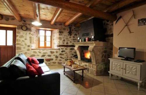 Allegre Maison | Maison de charme en pierre au bord d’un ruisseau, proche d’un bourg médiéval – Jardin et garage inclus - FR-1-582-151
