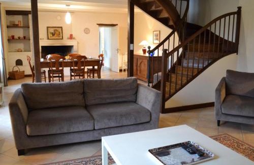 Saint-Cybardeaux Maison | Maison de charme avec piscine chauffée et jardin privé, idéale pour familles - FR-1-653-85