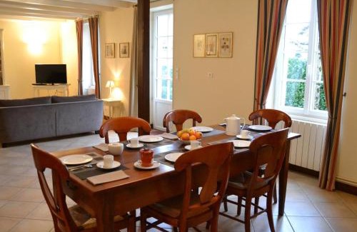 Saint-Cybardeaux Maison | Maison de charme avec piscine chauffée et jardin privé, idéale pour familles - FR-1-653-85