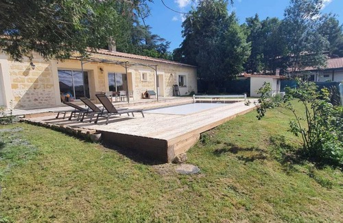 Quinsac Maison | Maison de charme Piscine 4 chambres au centre du bourg