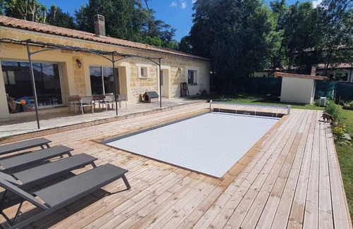Quinsac Maison | Maison de charme Piscine 4 chambres au centre du bourg