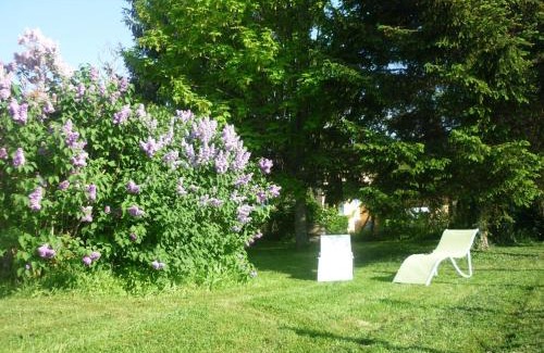 Ebreuil Maison | Maison de ferme rénovée en pierre avec jardin, cheminée, WIFI, équipements bébé, animaux acceptés - FR-1-489-19