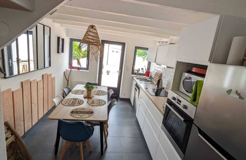 Noirmoutier-en-l'Ile Maison | Maison de pêcheur rénovée, vue mer à 20 mètres de la plage du vieil Noirmoutier