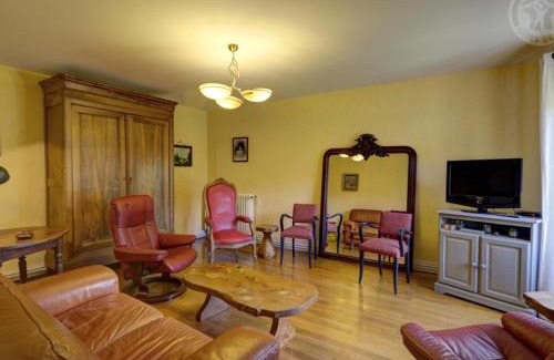 Saint-Symphorien-de-Lay Maison | Maison de charme avec jardin, 2 chambres, proche loisirs et nature, à 20 km de Roanne - FR-1-496-278