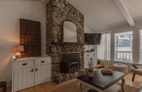 Lachute Chalet De Ski | Maison de la Loutre / The Otter Lakehouse
