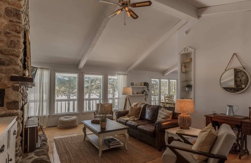 Lachute Chalet De Ski | Maison de la Loutre / The Otter Lakehouse