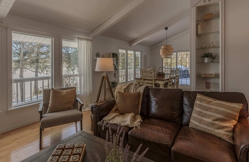Lachute Chalet De Ski | Maison de la Loutre / The Otter Lakehouse