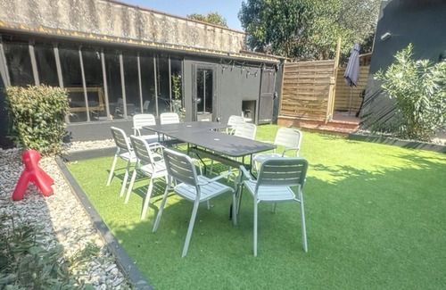 Mazeres Maison | Maison de maître 250 m² - courtyard & glass roof for up to 10 people. Possible events.