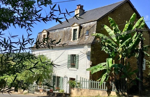Corgnac-sur-l'Isle Maison | Maison de maître avec rivière et piscine privée à 5 minutes à pied du village